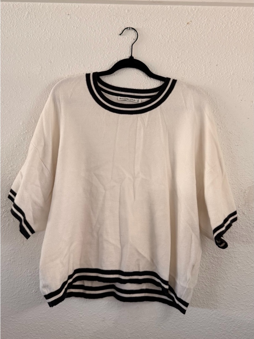 Abercrombie White Knit Short-Sleeve Sweater with Black Trim